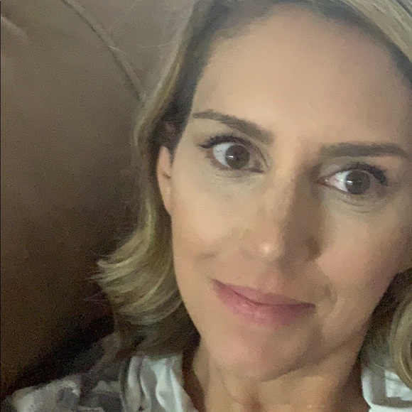 Meet your Posher, Courtney - Picture 1 of 1